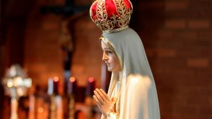 Católicos adoram a Virgem Maria?